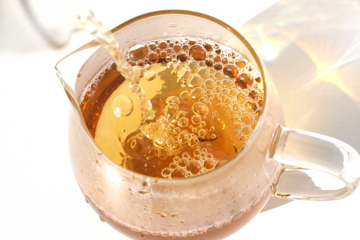 Te is poured into a glass fairness cup